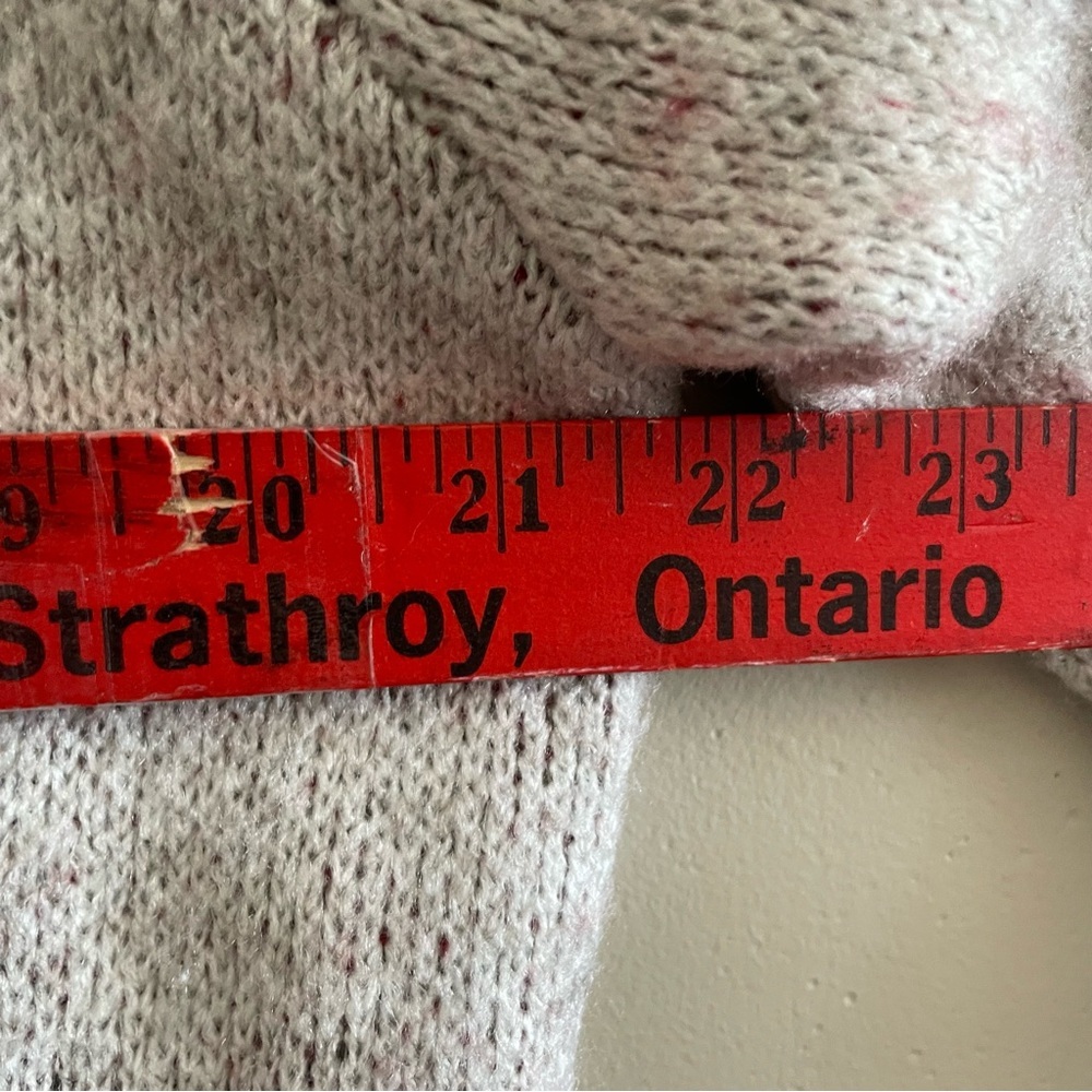 Cleo Oatmeal V Neck Rose Patterned Boxy Cardigan - Size Large Like New - Picture 15 of 16